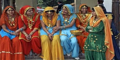 Do You Know Women’s Traditional Indian Dresses Of These 9 States?