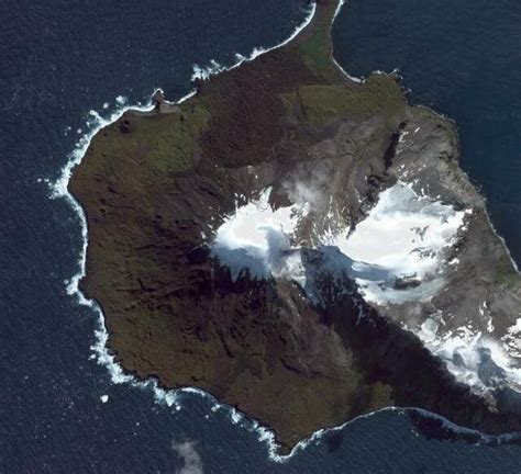 Heard Island (Volcano) - Strange Google Earth maps ∴