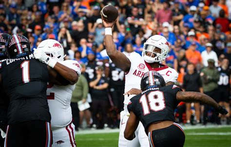 KJ Jefferson has his senior moment as Arkansas football beats Florida - Yahoo Sports