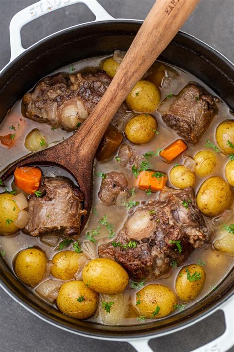 Braised Oxtail Recipe (One Pot) - Momsdish