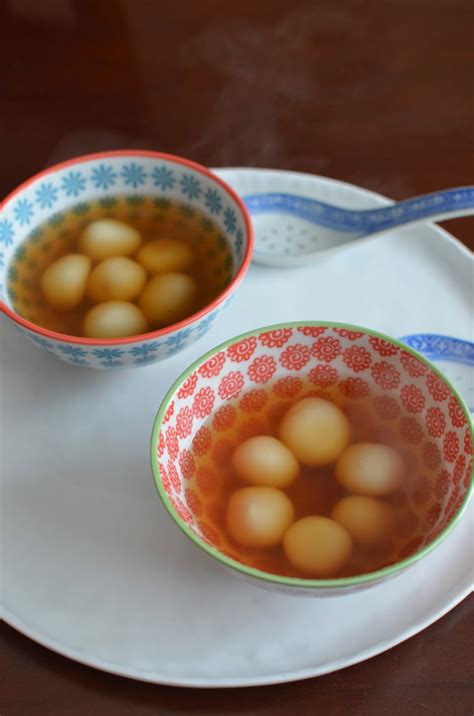 Playing with Flour: Chinese dessert soup with glutinous rice balls