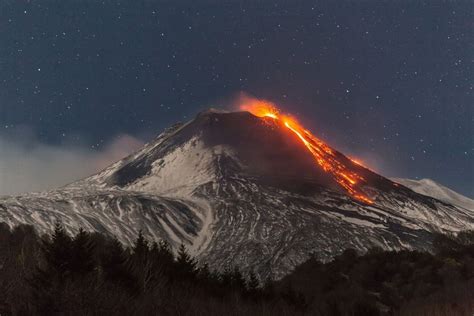 Yesterday the Etna volcano (Italy) erupted. Pic: Marco Restivo : r/BeAmazed