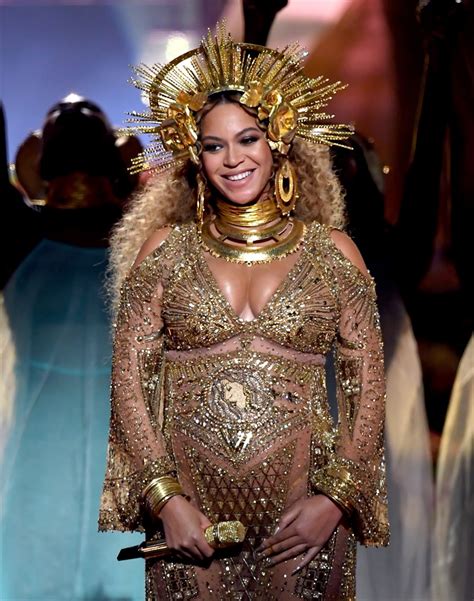 Grammy Awards 2017: la performance di Beyoncé - Glamour.it