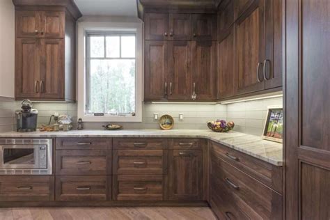 6 Design Ideas You Need for a Modern Walnut Kitchen