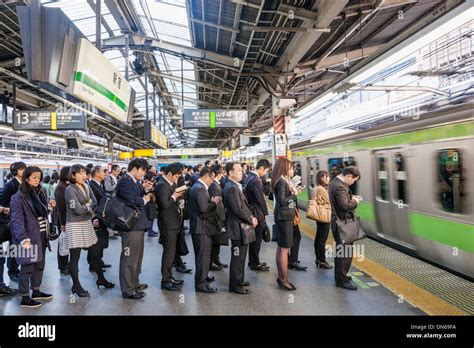 Japan, Honshu, Kanto, Tokyo, Shinjuku Station, Rush Hour Crowds Stock Photo: 64678078 - Alamy