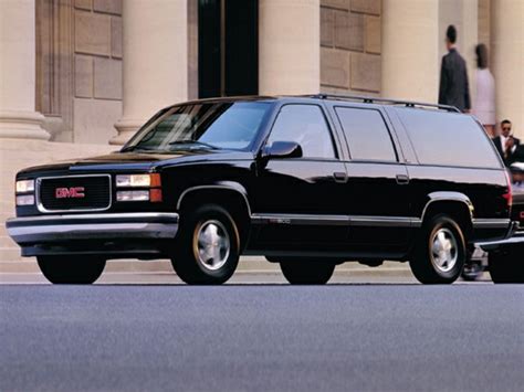 1999 GMC Suburban 1500 Specs, Safety Rating & MPG - CarsDirect