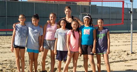 New coach setting Carmel Valley's Pacific Trails Middle School volleyball team up for success ...