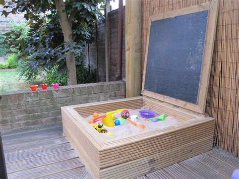 25 Awe-Inspiring DIY Sandbox Ideas for a Fun-Filled Summer Playtime | Child friendly garden ...