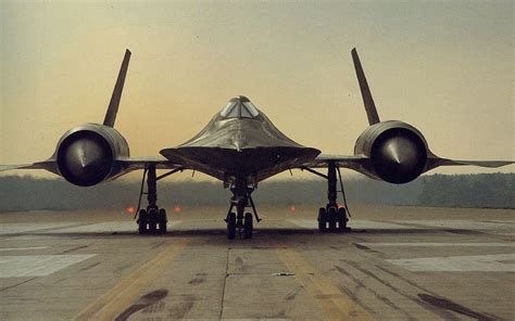 Facts You Didn’t Know About the SR-71 Blackbird | I Like To Waste My Time