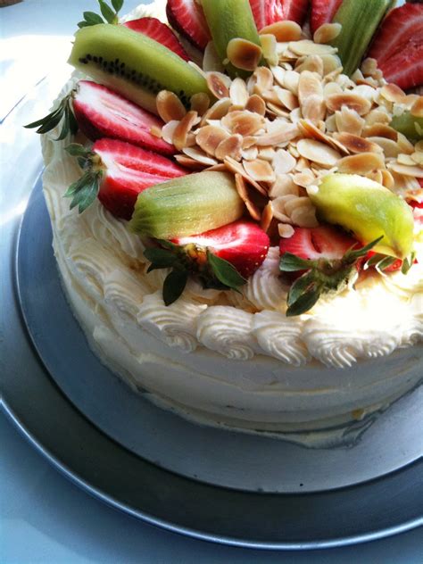 Mama Bea: Fruit Salad Cream Cake