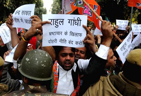 BJYM activists protest against Rahul Gandhi