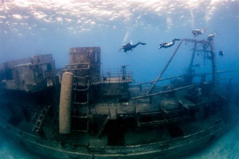 10 Things You Need to know about Wreck Diving - Underwater360