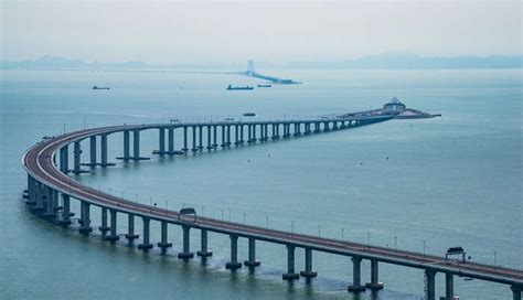 World’s Longest Sea Bridge Connects Hong Kong To China