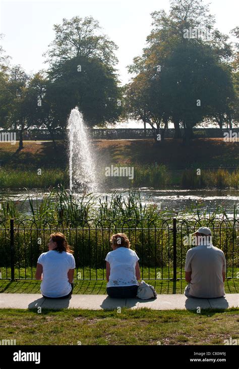 A family relaxing in Maldon Promenade Park in Essex Stock Photo - Alamy