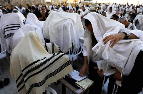 صور.. آلاف اليهود يحتشدون فى القدس لحضور صلاة "كوهانيم" بمحيط الجدار الغربى - اليوم السابع