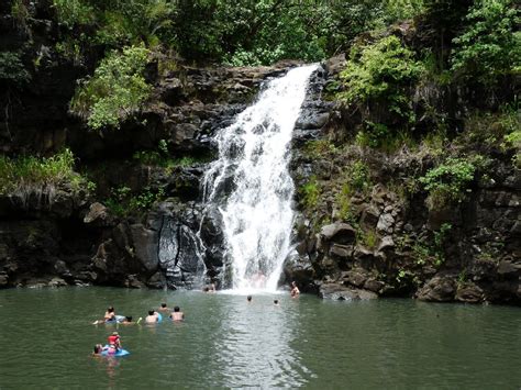 Swimming under the waterfalls in Hawaii. | Waimea falls, Pretty places ...