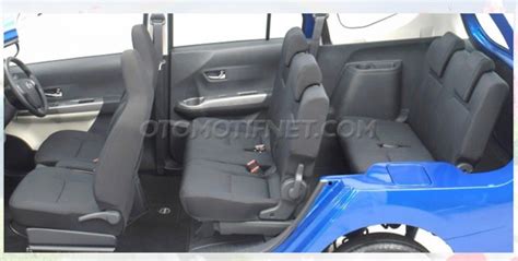 Daihatsu Sigra (rebadged Toyota Calya) interior photographed