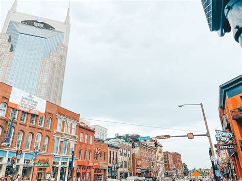 15 Famous Bars in Nashville on Broadway Street