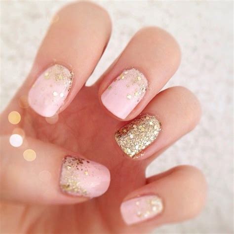 17 Eye-Catching Nail Designs With Gold Glitter - fashionsy.com