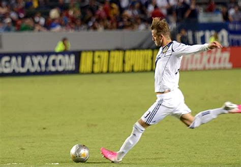 Goal of the Week: David Beckham free-kick shows the Brazilians how it's done - Goal.com