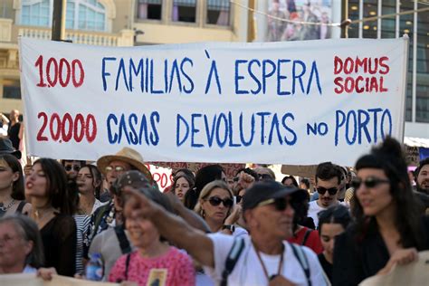 Miles de portugueses salen a las calles por la crisis de vivienda