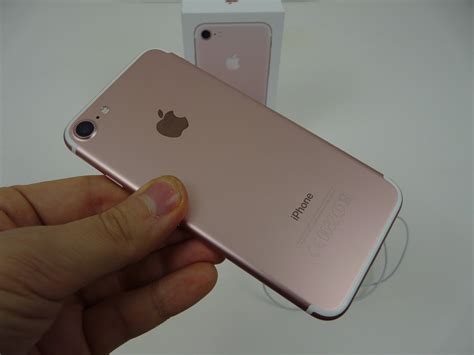 Apple iPhone 7 Unboxing (32 GB, Rose Gold): a Familiar Face Gives Up ...