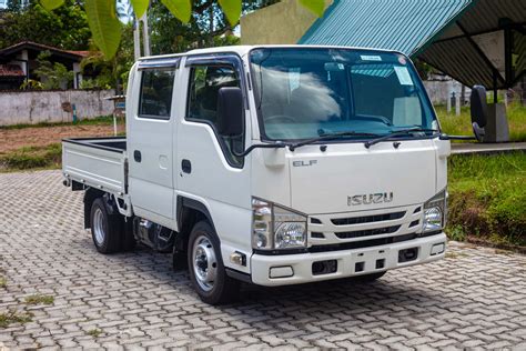 Isuzu Elf (Crew Cab) | CS CAR SALES