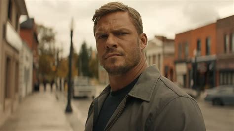 Reacher Star Alan Ritchson Teases "New World" for Jack in Season 3