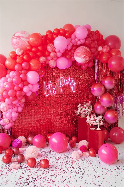 Red, Pink and Chic Valentine's Day Party Inspiration - Perfete | Pink party decorations, Red ...