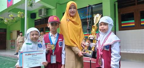 Siswa Berprestasi SD Muhammadiyah 1 Ketelan Diumumkan di Hadapan Siswa | Muhammadiyah Jateng