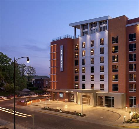 THE BROADWAY COLUMBIA - A DOUBLETREE BY HILTON HOTEL - Updated 2024 Prices & Reviews - MO