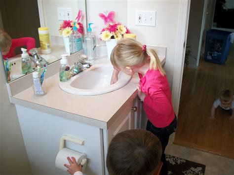 Children's Chores Age 5 Cleaning the Bathroom