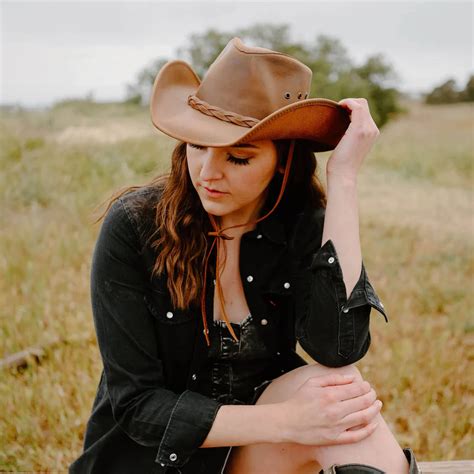 Style Tips: Choosing the Right Cowboy Hat for Your Outfit - Mom Does ...