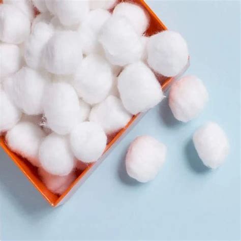 Plain White Cosmetic Cotton Balls, For Gentle Care, Packaging Size: 50 Pieces at Rs 17/pack in ...