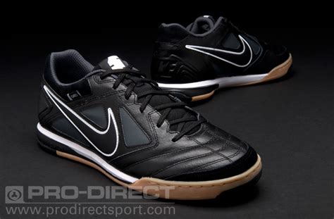 Nike Futsal Shoes: Nike Futsal Shoes