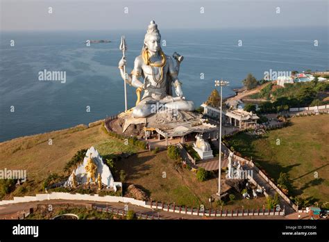 giant Lord Shiva statue at Murudeshwar temple, Murudeshwar Stock Photo ...