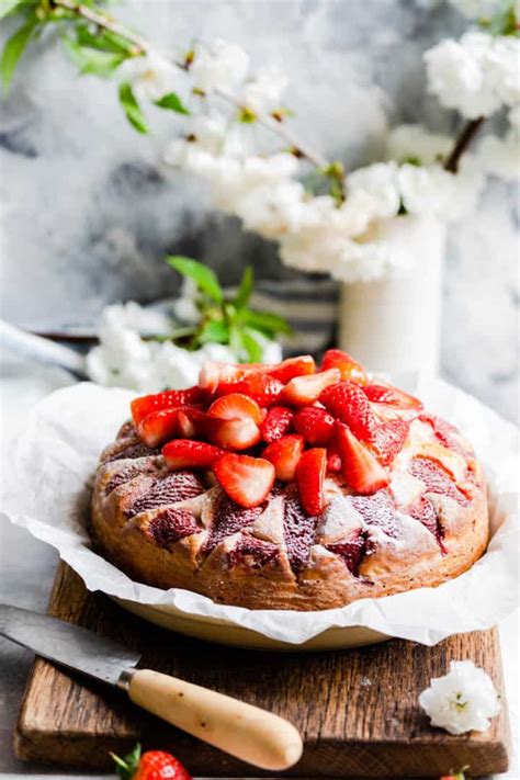 Fresh Strawberry Yogurt Cake - Anna Banana