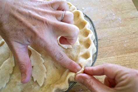 Tips for Crimping Pie Crust Edges Perfectly