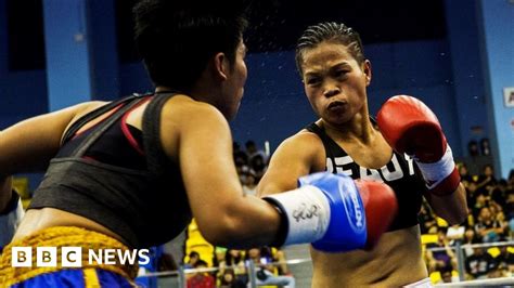 Chinese boxer fights depression to be 'Queen of the Ring' - BBC News