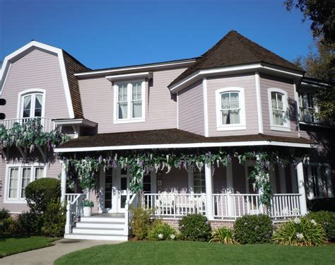 Hollywood Movie Costumes and Props: Desperate Housewives Wisteria Lane ...