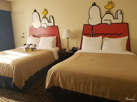 Review: Knott's Berry Farm Hotel Camp Snoopy Rooms - FUN Food Blog