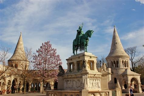 Castle Hill sights in Budapest - Jetsetting Fools