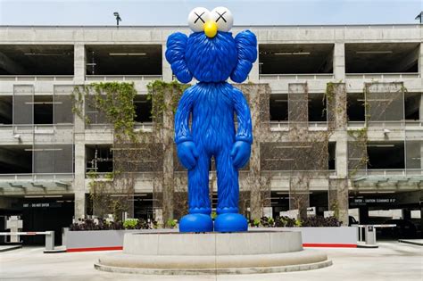 KAWS 'BFF' Companion Sculpture Playa Vista LA | HYPEBEAST