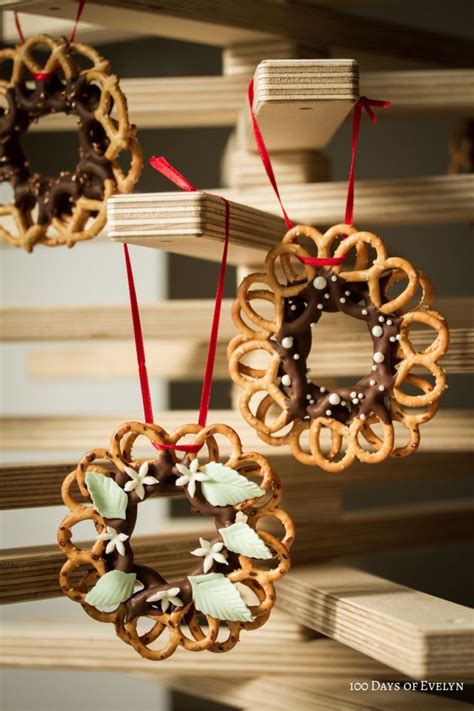 Christmas Pretzel Wreaths (With images) | Christmas pretzels, Christmas wreaths, Edible wreath