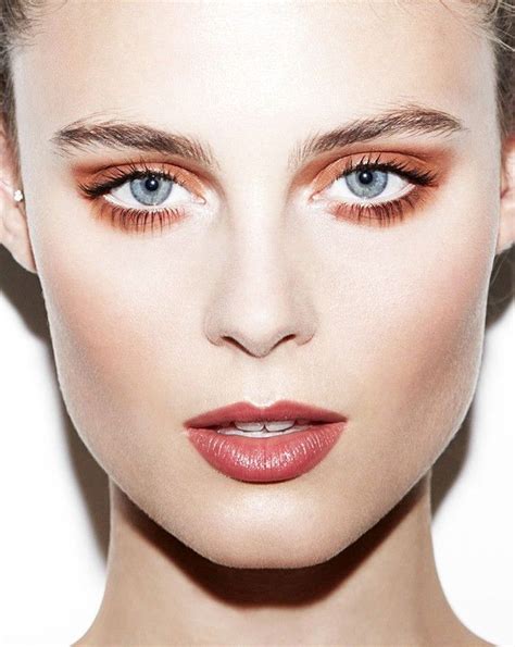The Fall Color Palette Top Makeup Artists Are Using This Season | Monochromatic makeup, Top ...