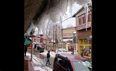 Photos: Fresh snowfall in Kashmir Valley; temperature drops further ...