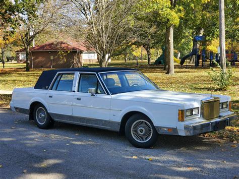 1989 Lincoln Town Car Signature Presidential Edition 4 Door Full Size ...