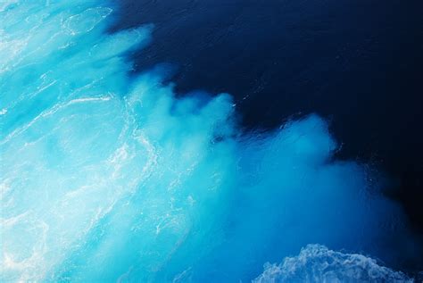 Ocean Waves Photography x Drone Aerials – Design. / Visual.