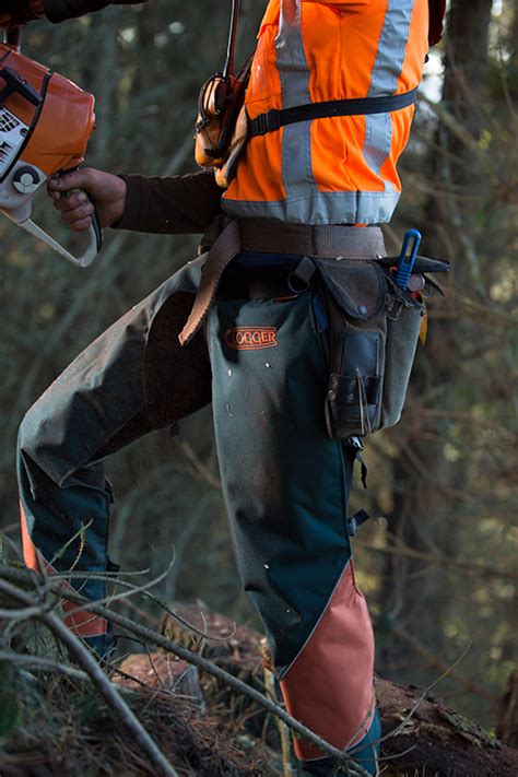 The Clogger Guide to Choosing the Best Chainsaw Safety Gear