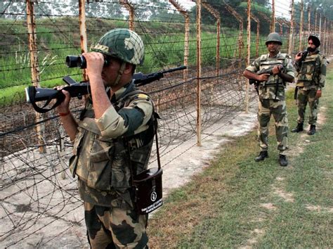 Army commander reviews preparedness on international border in Jammu | Latest News India ...